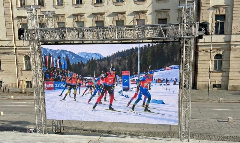 Olympijské hry na velkoplošné obrazovce před Horáckou arénou. Přijďte fandit společně